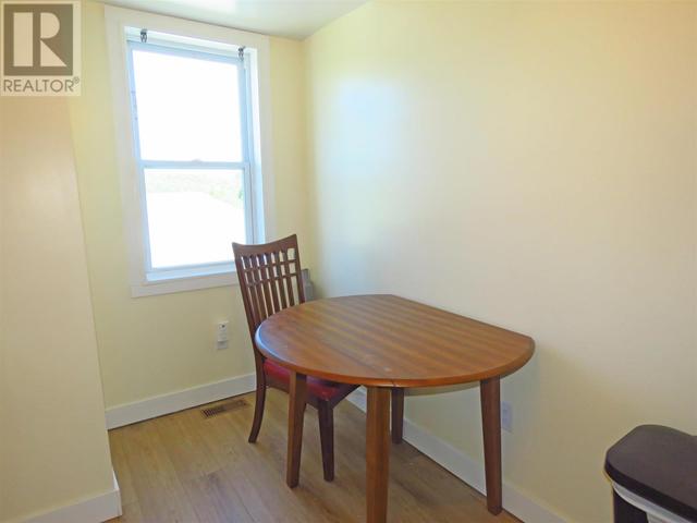 Dining area up | Image 29
