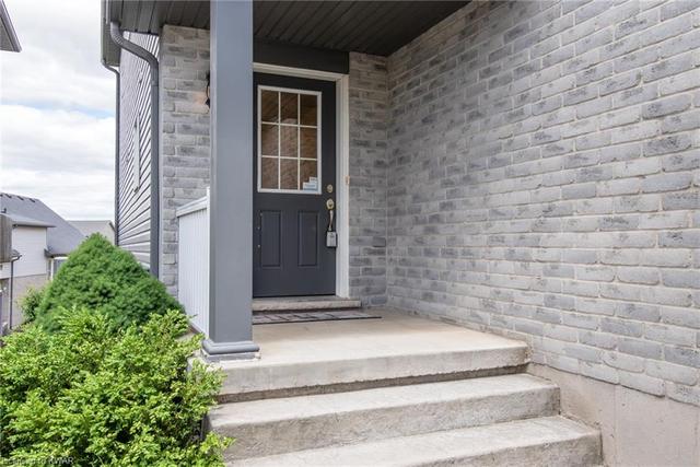 330 Featherstone Crescent, House detached with 3 bedrooms, 2 bathrooms and 4 parking in Kitchener ON | Card Image