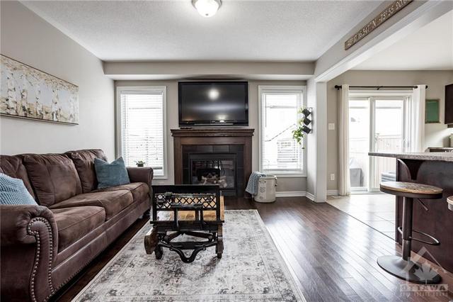 1803 Maple Grove Road, Townhouse with 3 bedrooms, 2 bathrooms and 3 parking in Ottawa ON | Image 5
