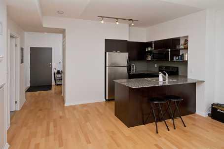 712 - 35 Hayden St, Condo with 1 bedrooms, 1 bathrooms and null parking in Toronto ON | Image 3