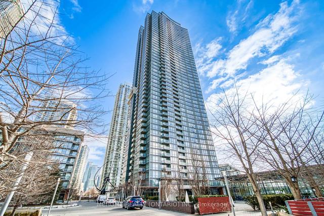 2302 - 11 Brunel Crt, Condo with 1 bedrooms, 1 bathrooms and 1 parking in Toronto ON | Image 1