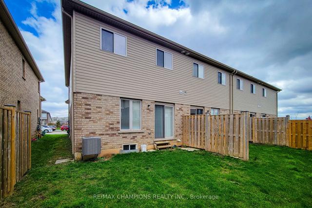 34 Kingsborough Dr W, House attached with 3 bedrooms, 3 bathrooms and 3 parking in Hamilton ON | Image 27