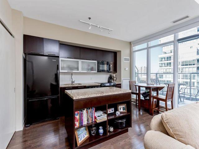 uph14 - 21 Nelson St, Condo with 1 bedrooms, 2 bathrooms and 1 parking in Toronto ON | Image 5