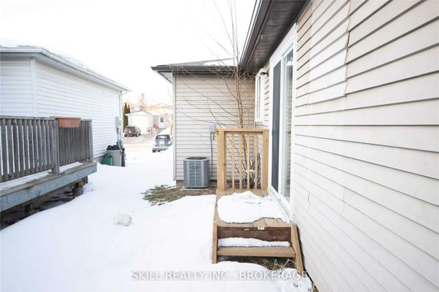 23 Hickling Tr, House detached with 3 bedrooms, 2 bathrooms and 6 parking in Barrie ON | Image 8