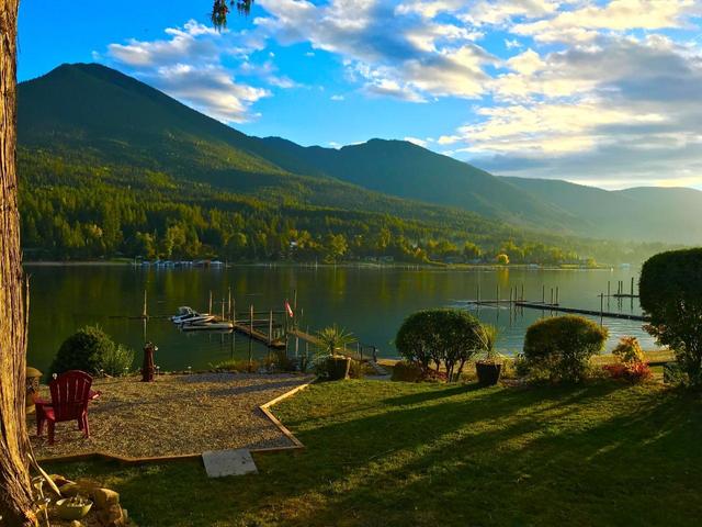 8350 Busk Road, House detached with 4 bedrooms, 3 bathrooms and 5 parking in Central Kootenay E BC | Image 3