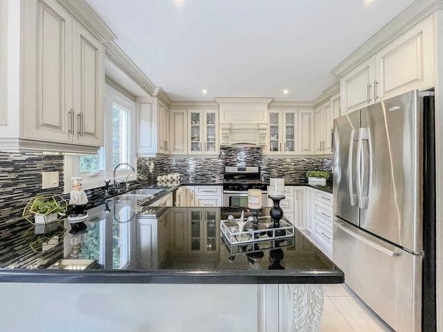 20 Canterbury Crt, House detached with 4 bedrooms, 4 bathrooms and 6 parking in Richmond Hill ON | Image 8