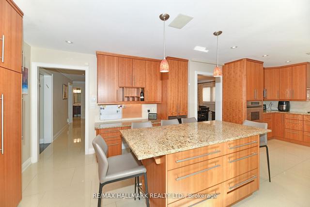 25 Grenadier Cres, House detached with 5 bedrooms, 6 bathrooms and 6 parking in Vaughan ON | Image 2