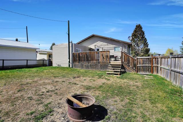 117 and 113 2 Avenue, House detached with 5 bedrooms, 2 bathrooms and 2 parking in Clearwater County AB | Image 32