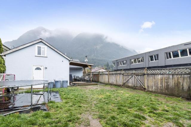 325 Hudson Bay Street, House detached with 3 bedrooms, 1 bathrooms and null parking in Hope BC | Image 26