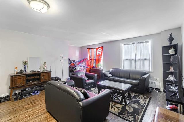 1472 St Clair Ave W, Condo with 4 bedrooms, 5 bathrooms and 4 parking in Toronto ON | Image 2