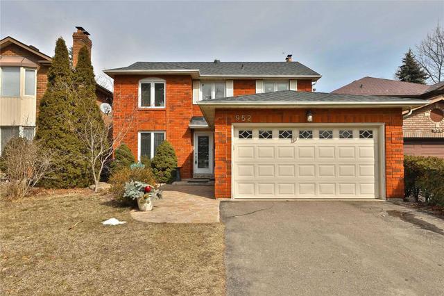 952 Red Pine Cres, House detached with 3 bedrooms, 4 bathrooms and 4 parking in Mississauga ON | Image 1