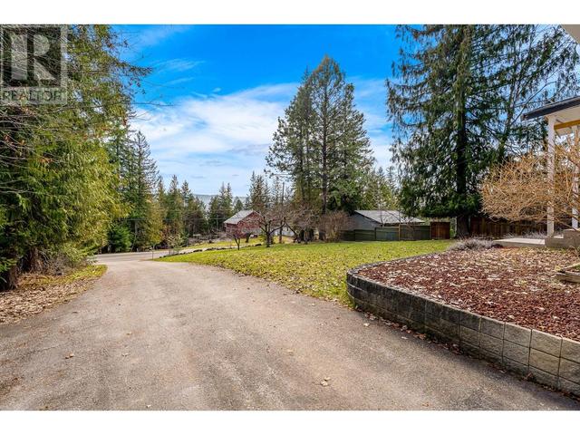7451 Estate Drive, House detached with 3 bedrooms, 2 bathrooms and 4 parking in Columbia Shuswap F BC | Image 37