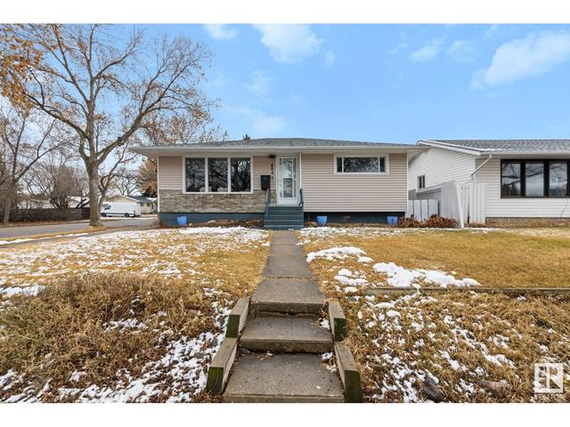 4001 113 Av Nw, House detached with 4 bedrooms, 2 bathrooms and null parking in Edmonton AB | Image 2
