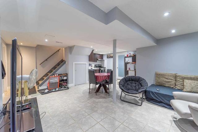 20 Rosefair Cres, House detached with 3 bedrooms, 2 bathrooms and 7 parking in Toronto ON | Image 22