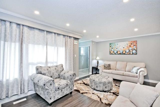 1121 Valley Crt, House semidetached with 3 bedrooms, 2 bathrooms and 4 parking in Oshawa ON | Image 32
