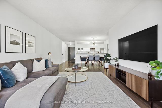 2206 - 100 Upper Madison Ave, Condo with 2 bedrooms, 2 bathrooms and 1 parking in Toronto ON | Image 1
