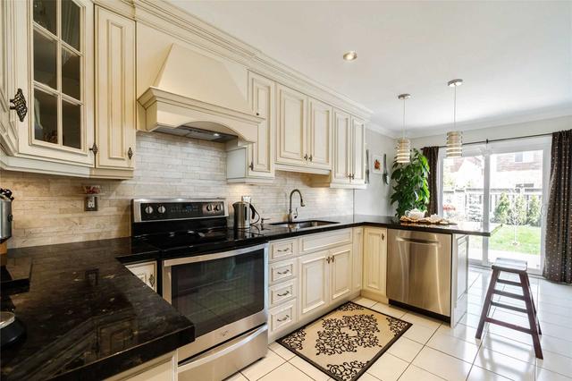 2499 Logan Cres, House detached with 4 bedrooms, 4 bathrooms and 5 parking in Oakville ON | Image 5