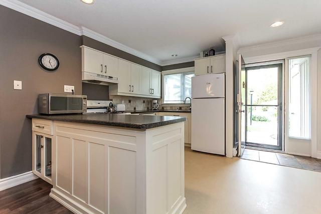 552 Oxbow Cres, Townhouse with 3 bedrooms, 3 bathrooms and 1 parking in Collingwood ON | Image 5