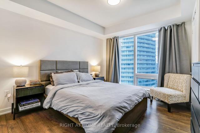 2403 - 10 York St St N, Condo with 2 bedrooms, 2 bathrooms and 1 parking in Toronto ON | Image 6