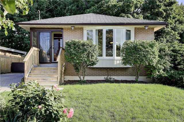 39 Alpaca Dr, House detached with 2 bedrooms, 2 bathrooms and 3 parking in Toronto ON | Image 1