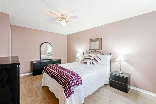 52 Wickstead Crt, Townhouse with 2 bedrooms, 3 bathrooms and 1 parking in Brampton ON | Image 16