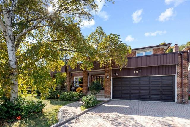 19 Carmel Crt, House detached with 5 bedrooms, 5 bathrooms and 6 parking in Toronto ON | Image 1