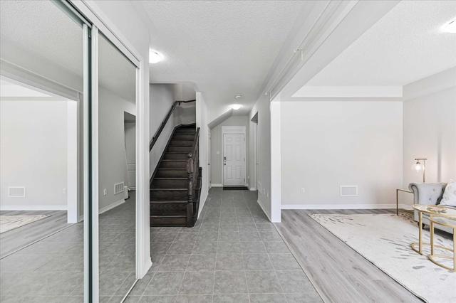 128 Huguenot Rd, Townhouse with 3 bedrooms, 3 bathrooms and 2 parking in Oakville ON | Image 34