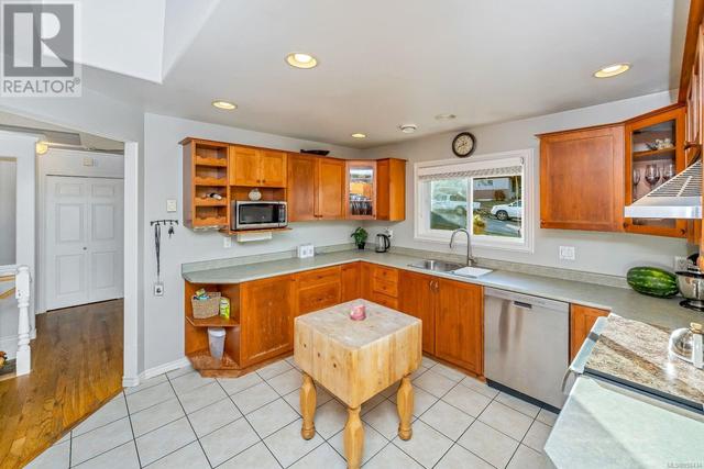 937 Shirley Rd, House detached with 5 bedrooms, 4 bathrooms and 2 parking in Esquimalt BC | Image 13