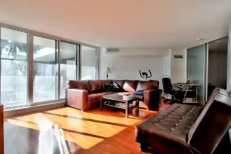 1036 - 111 Elizabeth St, Condo with 1 bedrooms, 1 bathrooms and 1 parking in Toronto ON | Image 2