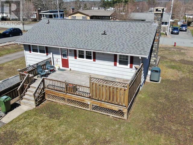 105 Hillcrest Street, House detached with 3 bedrooms, 1 bathrooms and null parking in Bridgewater NS | Image 3