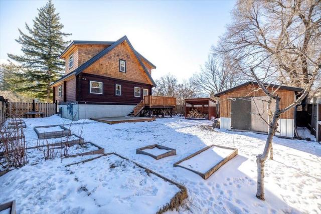 9115 Main Street, House detached with 3 bedrooms, 2 bathrooms and 3 parking in East Kootenay B BC | Image 3