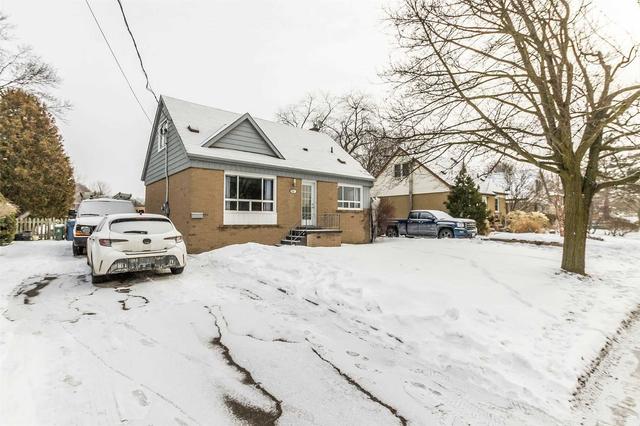 32 Meyer Dr, House detached with 4 bedrooms, 2 bathrooms and 6 parking in Guelph ON | Image 12