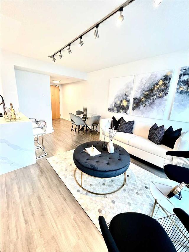 2809 - 4968 Yonge St, Condo with 2 bedrooms, 1 bathrooms and 1 parking in Toronto ON | Card Image