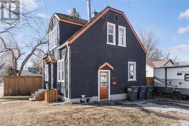 801 31st St W, House detached with 3 bedrooms, 2 bathrooms and null parking in Saskatoon SK | Card Image