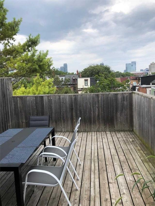 103 1/2 Borden St, House semidetached with 4 bedrooms, 3 bathrooms and 1 parking in Toronto ON | Image 2