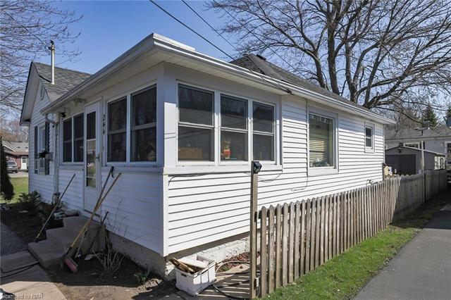 244 Maplewood Avenue, House detached with 2 bedrooms, 1 bathrooms and null parking in Fort Erie ON | Image 4