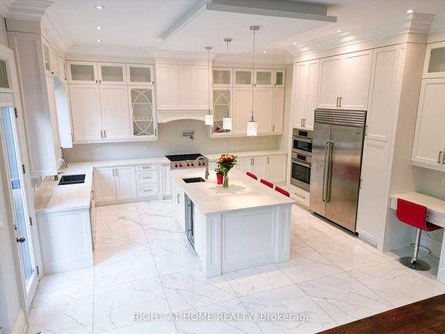 12 Hearthstone Cres, House detached with 5 bedrooms, 8 bathrooms and 8 parking in Toronto ON | Image 5