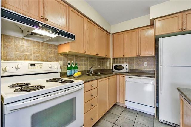 926 - 3888 Duke Of York Blvd, Condo with 2 bedrooms, 2 bathrooms and 1 parking in Mississauga ON | Image 4