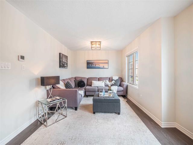 28 Metro Cres, House attached with 3 bedrooms, 3 bathrooms and 4 parking in Brampton ON | Image 11