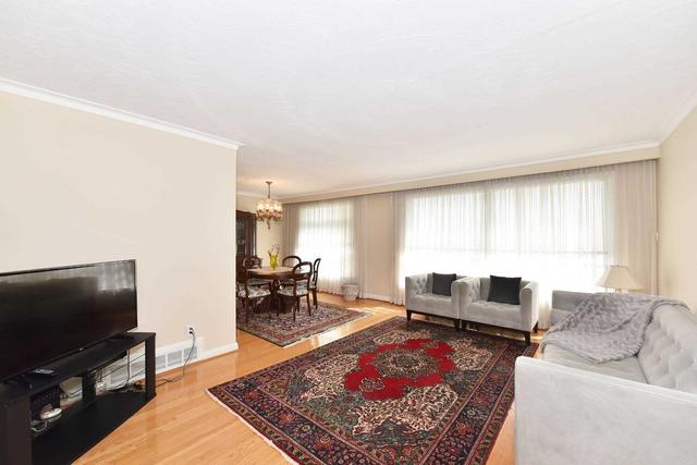 52 Lilywood Rd, House detached with 3 bedrooms, 2 bathrooms and 5 parking in Toronto ON | Image 37