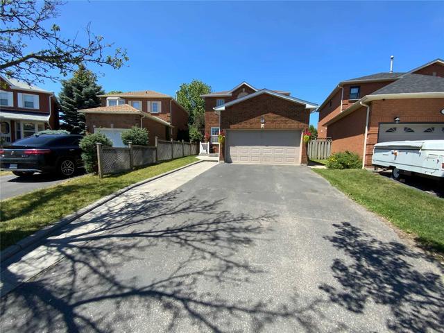 14 Old Colony Dr, House detached with 3 bedrooms, 4 bathrooms and 6 parking in Whitby ON | Image 1