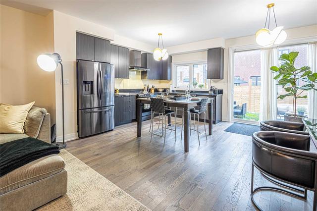 33 Lollard Way, House semidetached with 4 bedrooms, 4 bathrooms and 3 parking in Brampton ON | Image 4