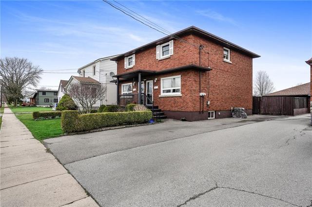 137 Wellington Street, House detached with 6 bedrooms, 2 bathrooms and 3 parking in Port Colborne ON | Image 4