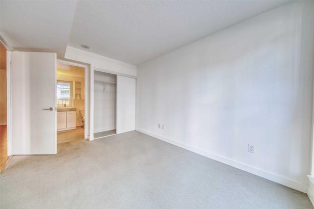211 - 15 Singer Crt, Condo with 1 bedrooms, 2 bathrooms and 1 parking in Toronto ON | Image 3