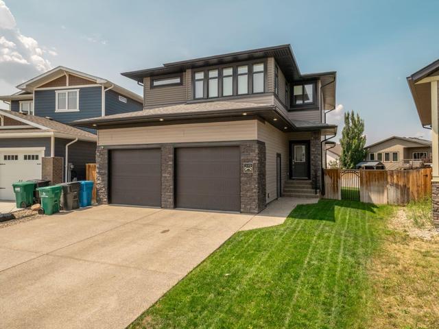116 Riverhurst Cove W, House detached with 5 bedrooms, 3 bathrooms and 5 parking in Lethbridge AB | Image 2