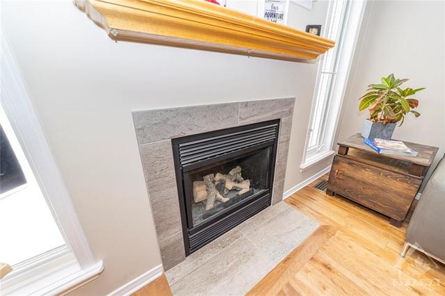 95 Gray Crescent, Townhouse with 3 bedrooms, 3 bathrooms and 3 parking in Ottawa ON | Image 8