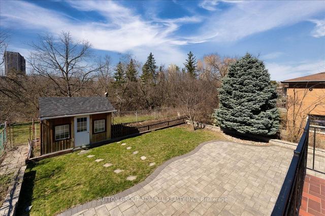 241 Derrydown Rd, House detached with 3 bedrooms, 3 bathrooms and 6 parking in Toronto ON | Image 6