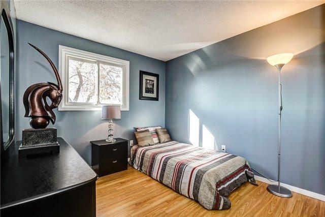 32 Greenfield Cres, House detached with 3 bedrooms, 2 bathrooms and 3 parking in Whitby ON | Image 14