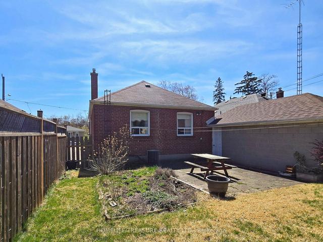 44 Black Creek Blvd, House detached with 3 bedrooms, 2 bathrooms and 7 parking in Toronto ON | Image 29