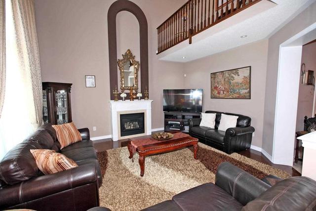 19 Titus St, House detached with 4 bedrooms, 4 bathrooms and 4 parking in Markham ON | Image 2